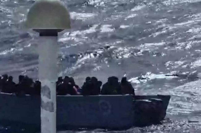 Notte di sbarchi a Lampedusa