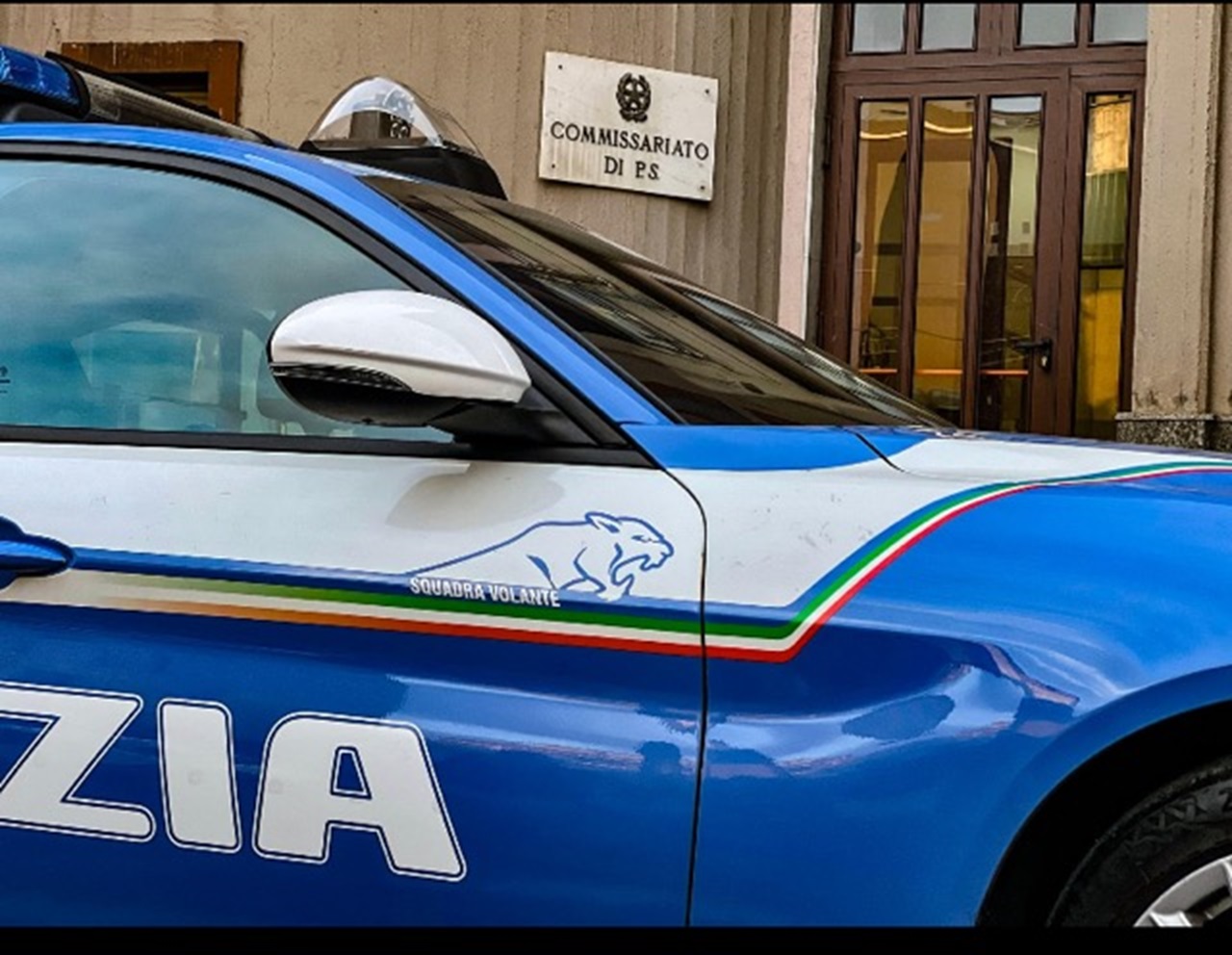 Giovane pusher in bici scappa alla vista della polizia: poi la confessione e la denuncia