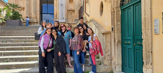 Esperienza Erasmus all’I.I.S. “De Felice-Olivetti” di Catania con la Prof.ssa Catherine Triquet-Croisy del Lycée Sacré-Coeur di Amiens