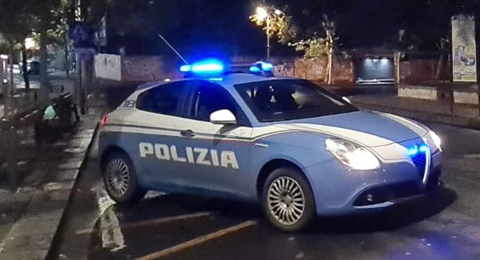 Catania, attira militare in un vicolo con la scusa di “appartarsi” ma poi lo rapina con un complice