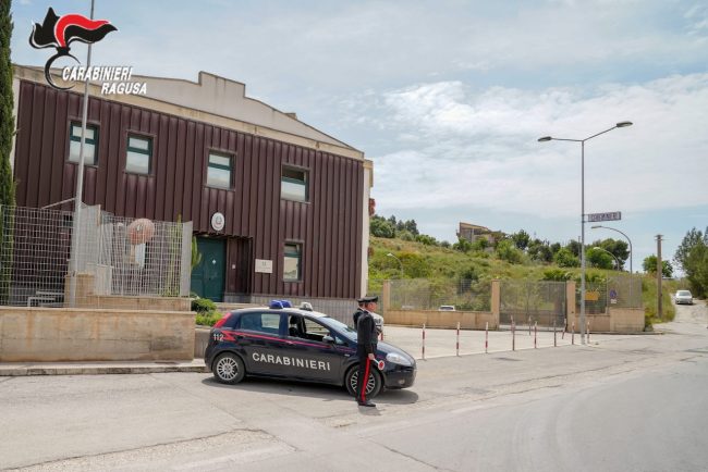 Una domenica da incubo a Ragusa, figlio aggredisce la madre