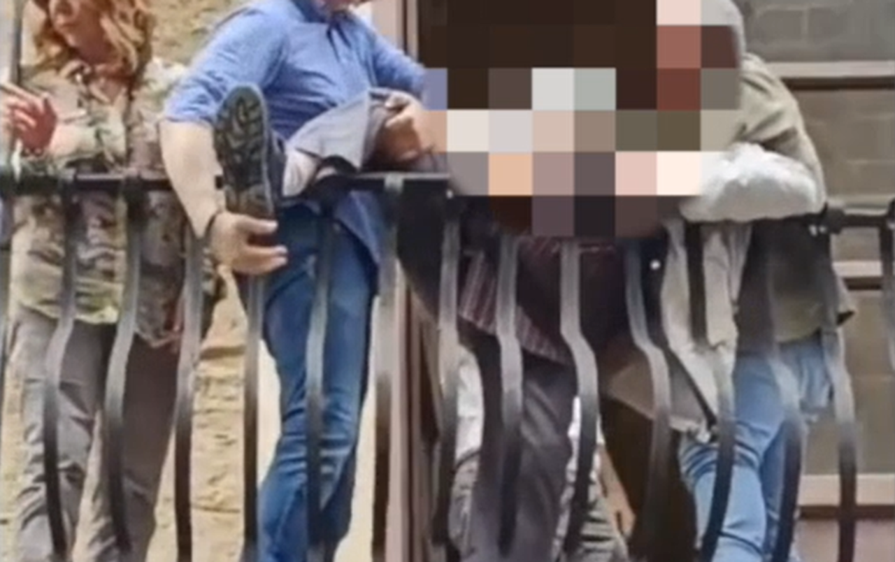 Palermo, tensione alla protesta dei lavoratori del Coime: operaio minaccia di buttarsi dal balcone