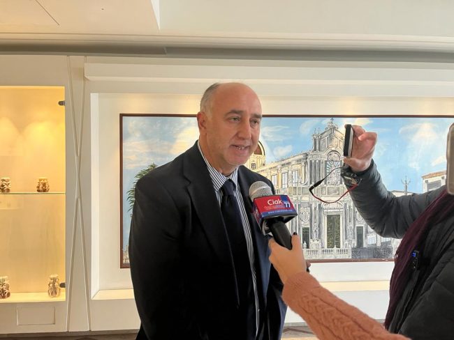 Minicars elettriche, Maurizio Mirenda chiede l’installazione degli attacchi Schuko nelle colonnine di ricarica