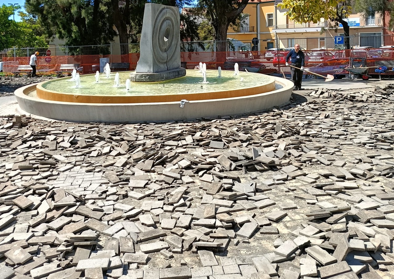 Belpasso, il sindaco Carlo Caputo: “Al via i cantieri lavoro per la ripavimentazione di piazza Municipio”