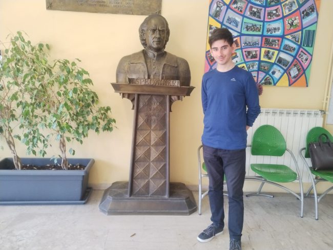 Il Liceo Classico “Nicola Spedalieri” di Catania dedica una pagina alle sue preziosità: Gianlorenzo Battaglia – LA VIDEO INTERVISTA