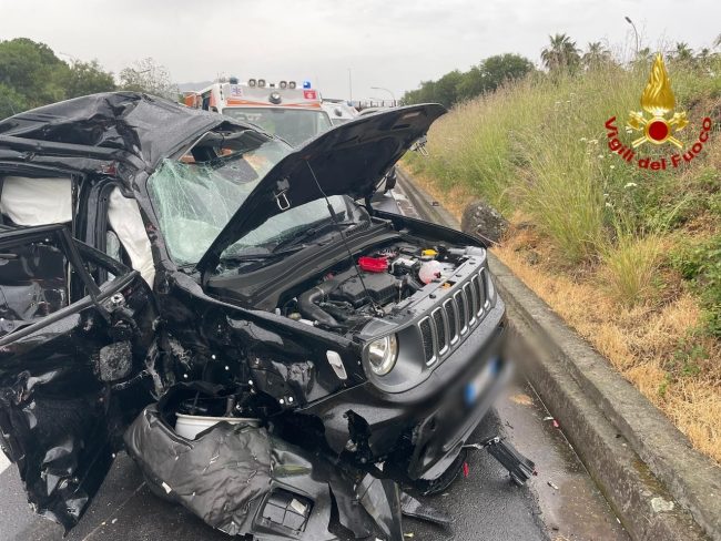 Incidente A18 Catania-Messina: i feriti sono due stranieri, grave una donna