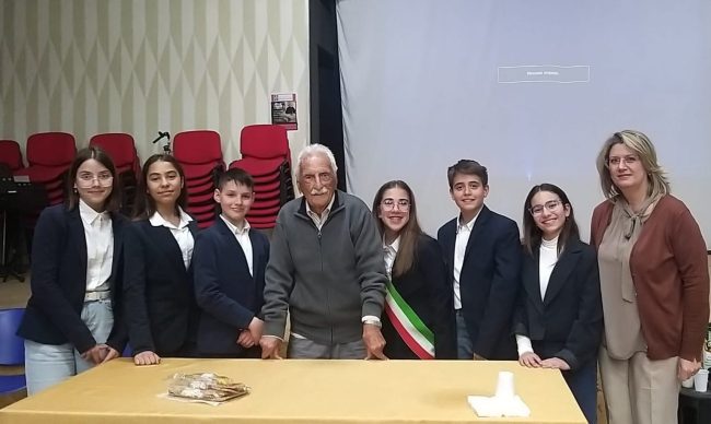 La “Martoglio” di Belpasso incontra la Storia: Sparpaglia racconta la prigionia sotto la dittatura del secolo breve