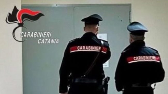 Mascalucia, dice di essere stato ferito in una rapina: in realtà il figlio gli aveva staccato un dito a morsi
