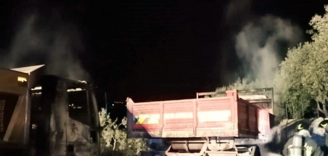 Frigintini, distrutti due camion a causa di un incendio