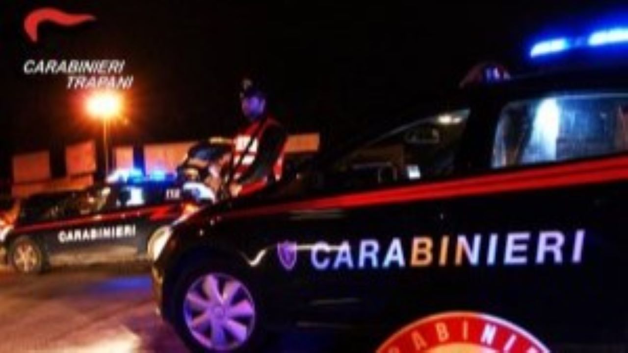 Alcamo, tre uomini denunciati dopo aver dato alle fiamme un’auto