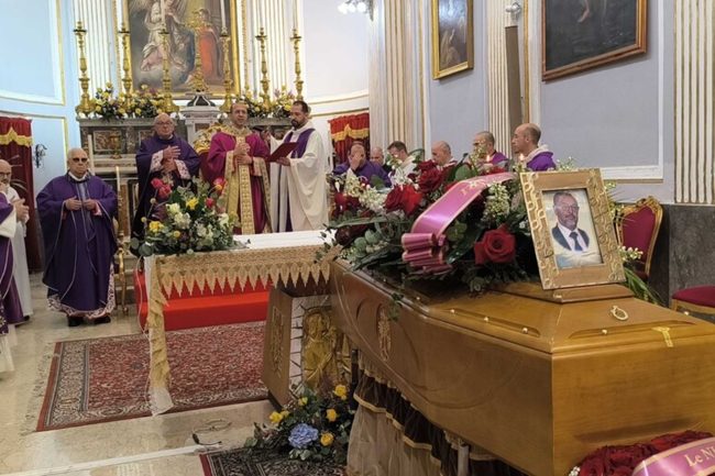 Tragedia sul lavoro a Casteldaccia: commozione e richieste di giustizia al funerale di 1 dei 5 operai