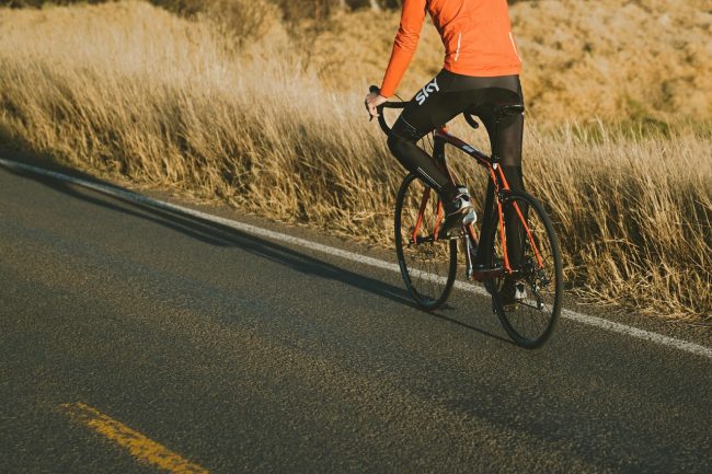 Malore in strada nel Catanese, muore un 69enne in bici