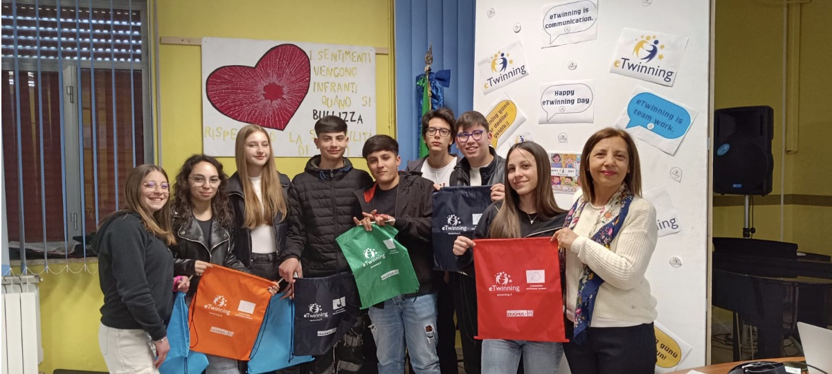 Al plesso Mazzini dell’I.C. “Don A. La Mela” di Adrano l'”eTwinning Day” 2024 – FOTO