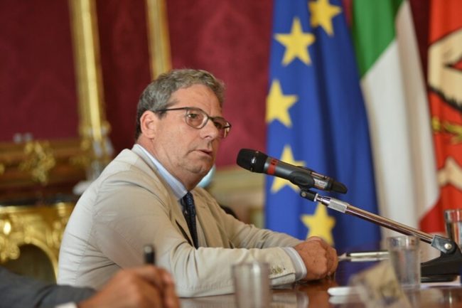 Auto blu utilizzata come “taxi” per faccende private e “missioni fantasma”: indagato Micciché