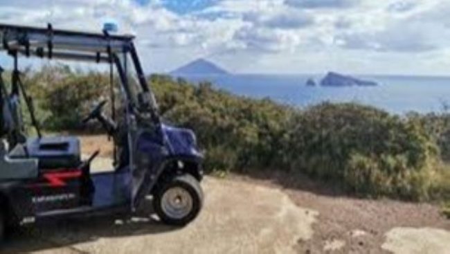 Discarica abusiva su terreno privato a Panarea, denunciato un uomo