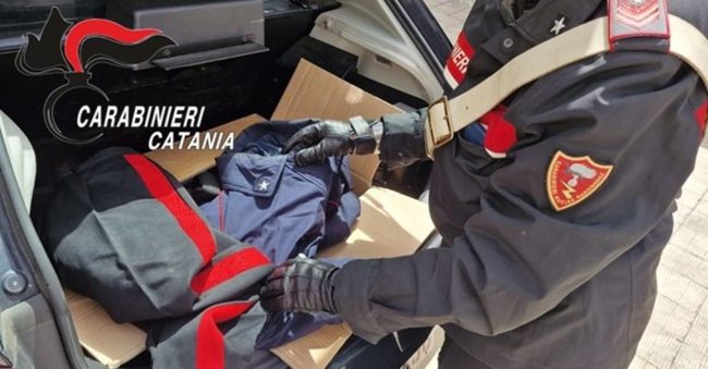 Acireale, si fingeva carabiniere e fermava gli automobilisti ai semafori
