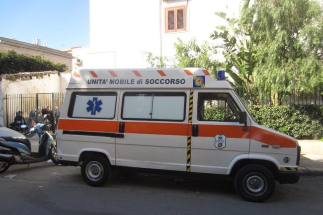 Palermo, 20enne picchiato dal branco