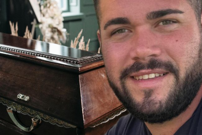 Strage Casteldaccia, lacrime e ricordi ai funerali di Giuseppe. I colleghi dell’Amap lo portano in spalla