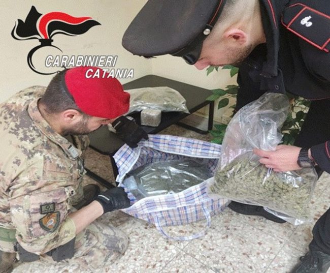 Ai domiciliari con 7 kg di droga e la piscina abusiva: giovane pusher in manette a Giarre