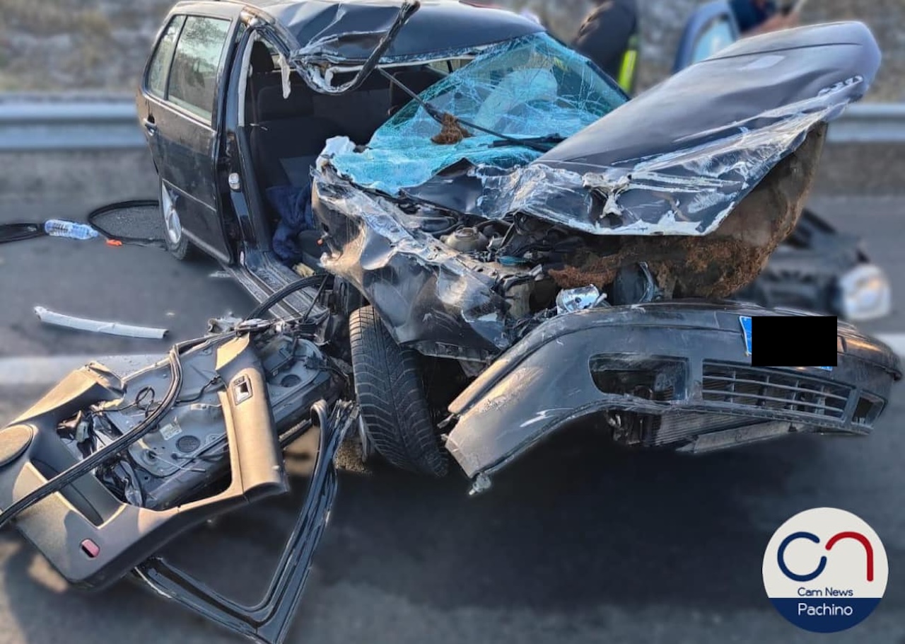 Violento incidente sulla Siracusa-Catania: conducente scappa a piedi, un ferito