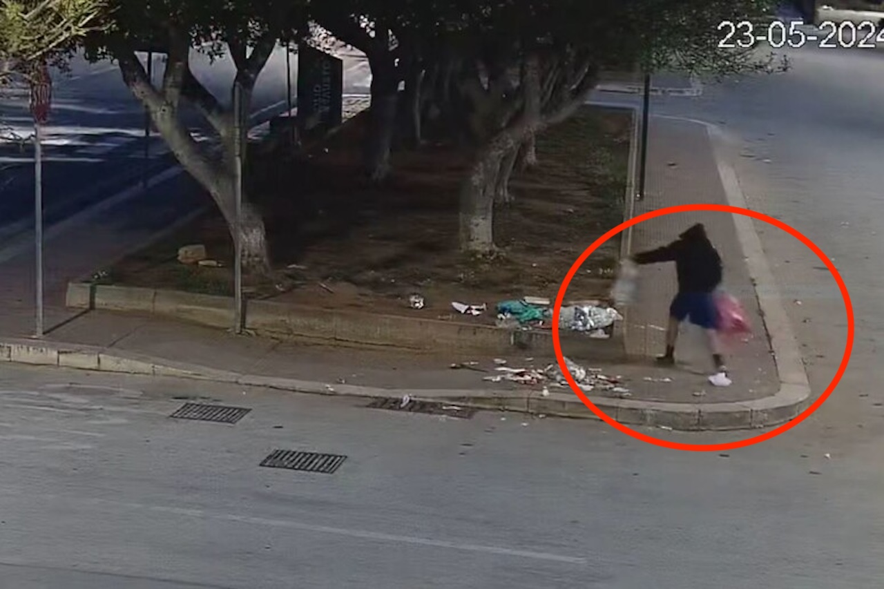 A Marsala bambini o uomini incappucciati gettano rifiuti in strada: l’escamotage dei “furbetti”