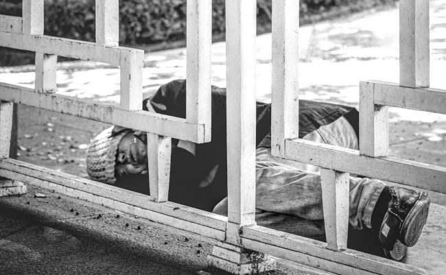Clochard muore per infarto a Palermo