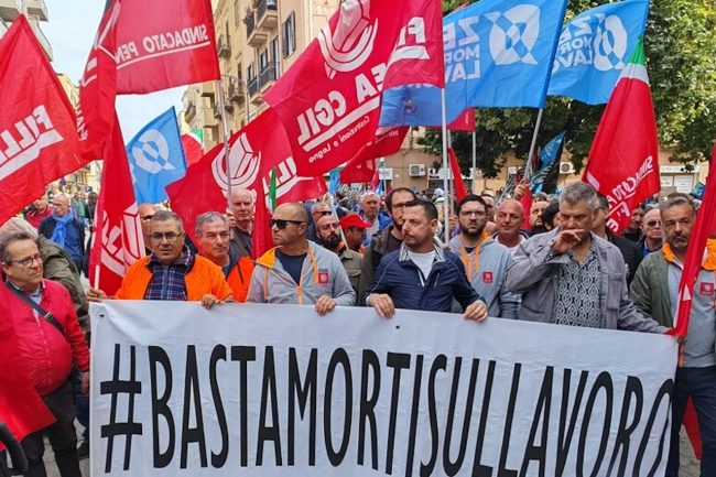 Strage Casteldaccia, il sit-in dei lavoratori a Palermo e le parole dell’Arcivescovo Lorefice