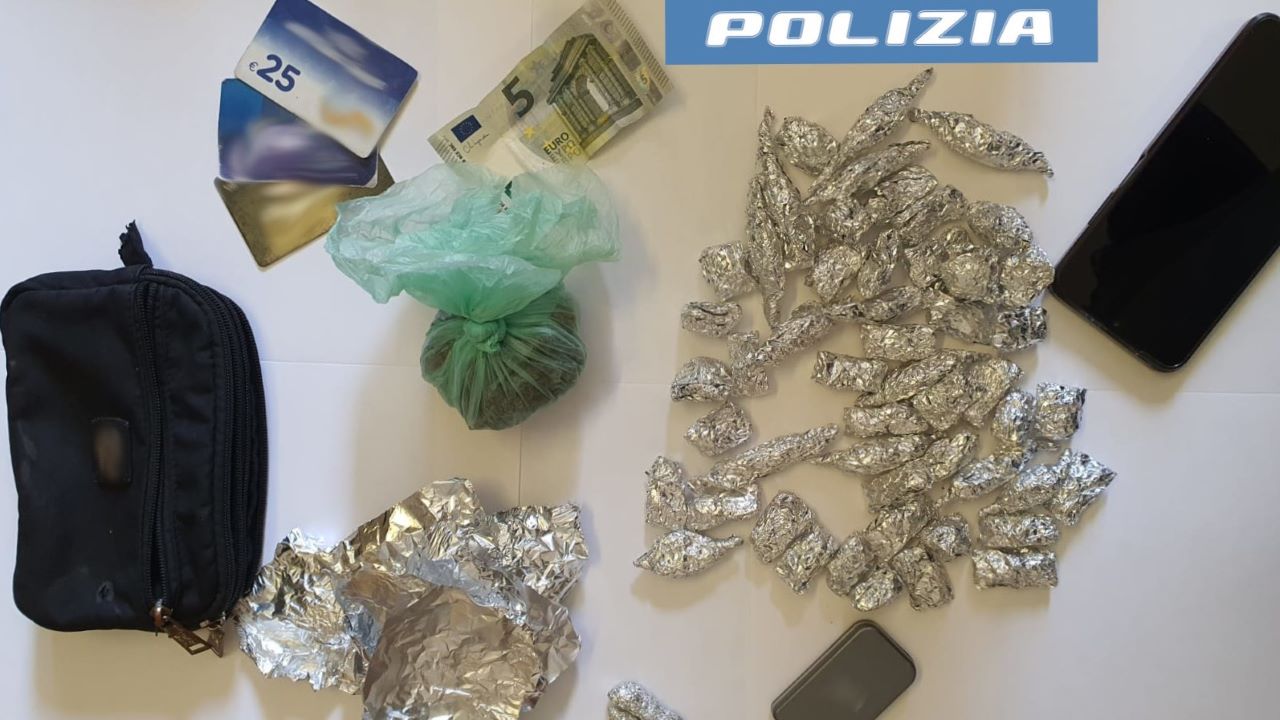 Catania, presunto pusher colto “con le mani nel sacco” dalla polizia: arrestato