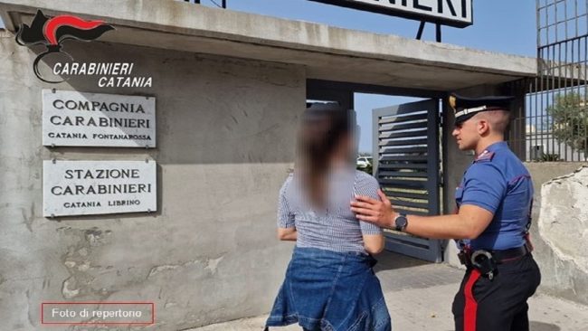 Catania, una lite tra marito e moglie sfocia nella violenza: “Arrestatemi oppure l’ammazzo”