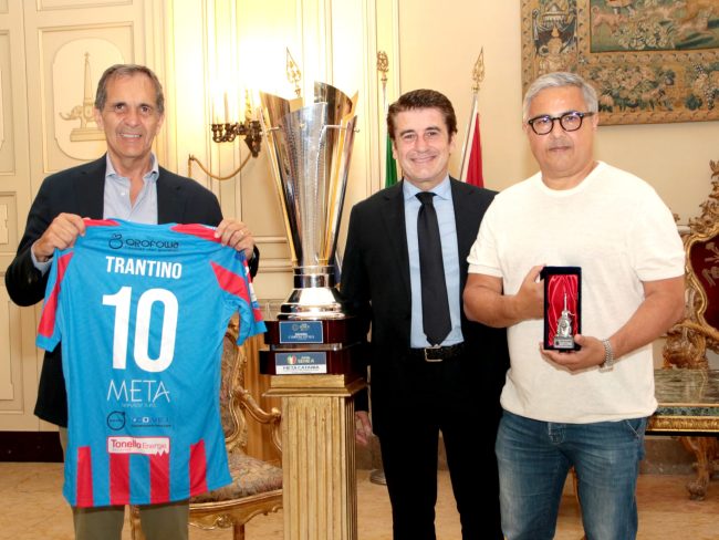 Calcio a 5, Meta Catania con la Coppa dello Scudetto a Palazzo degli Elefanti