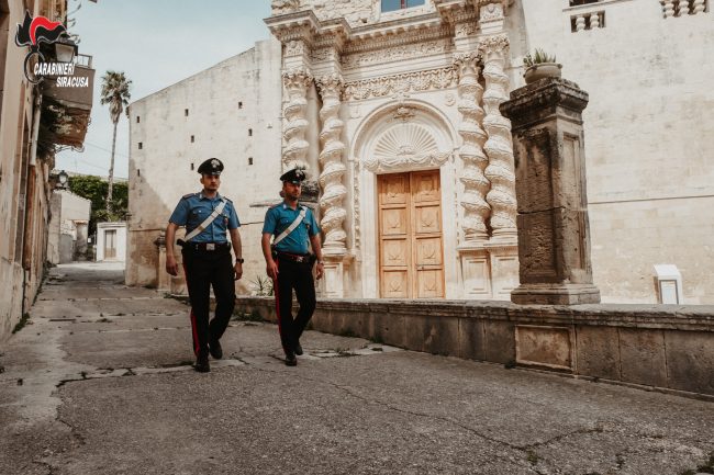 Non resiste alla “tentazione” di uscire, 54enne arrestata per evasione