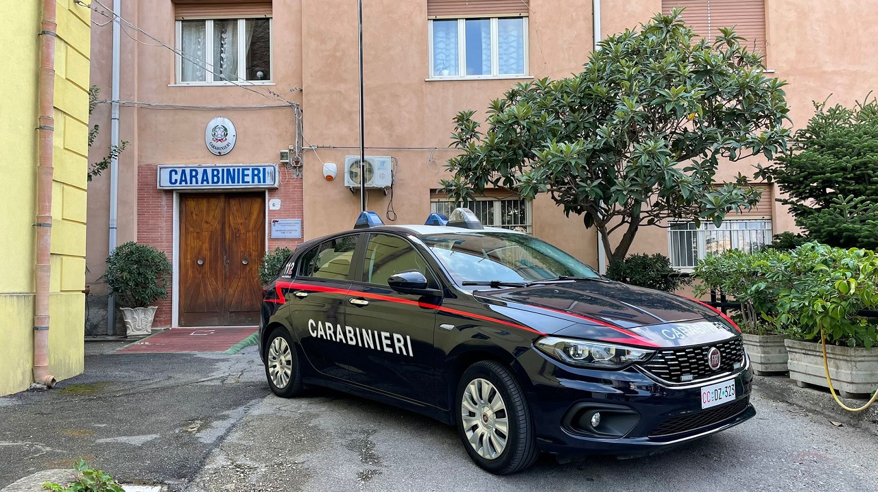 Si finge un carabiniere e truffa un’anziana rubandole soldi e gioielli: nei guai 21enne catanese