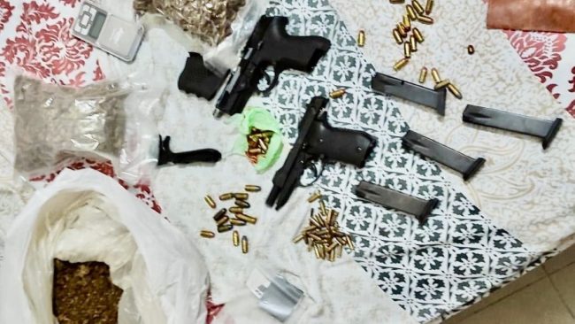 Trovato con droga e armi in casa a Librino: arrestato 50enne catanese