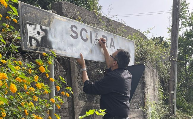 Giarre, parroco di Sciara ripristina le indicazioni stradali con il pennarello. Barbagallo: “Frazione dimenticata”