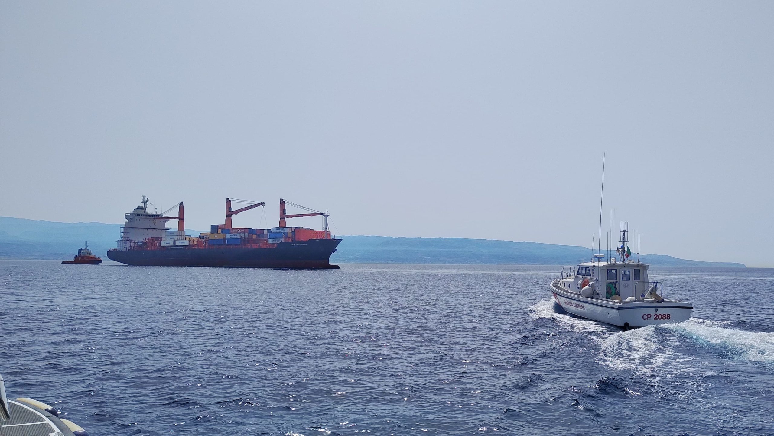 Nave di 200 mt in avaria nello Stretto di Messina