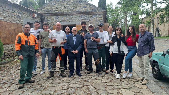 Bronte, Forestali ripuliscono il parco del Castello Nelson