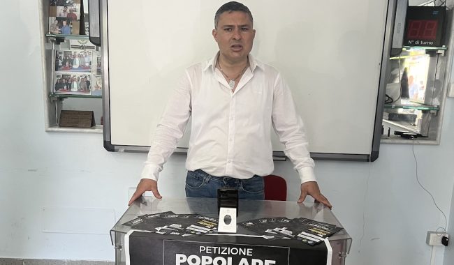 Aci Catena, il consigliere Aleo lancia una raccolta firme per chiedere le dimissioni della sindaca