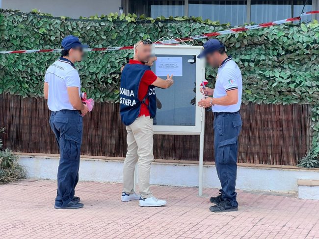 Occupazione abusiva e dispersione scarichi fognari, sequestrato albergo nel Messinese