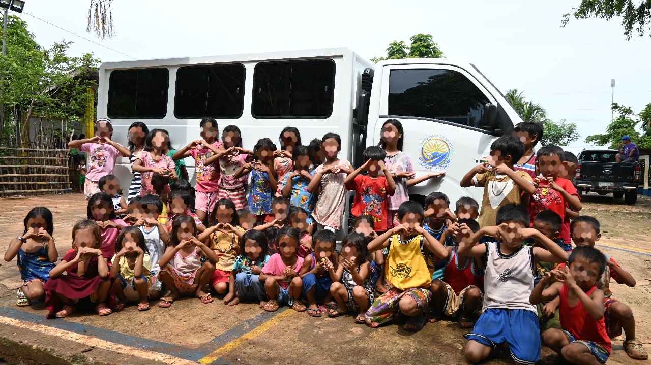 Progetto “l’oro per loro”: inaugurata la scuola mobile per raggiungere i villaggi più lontani