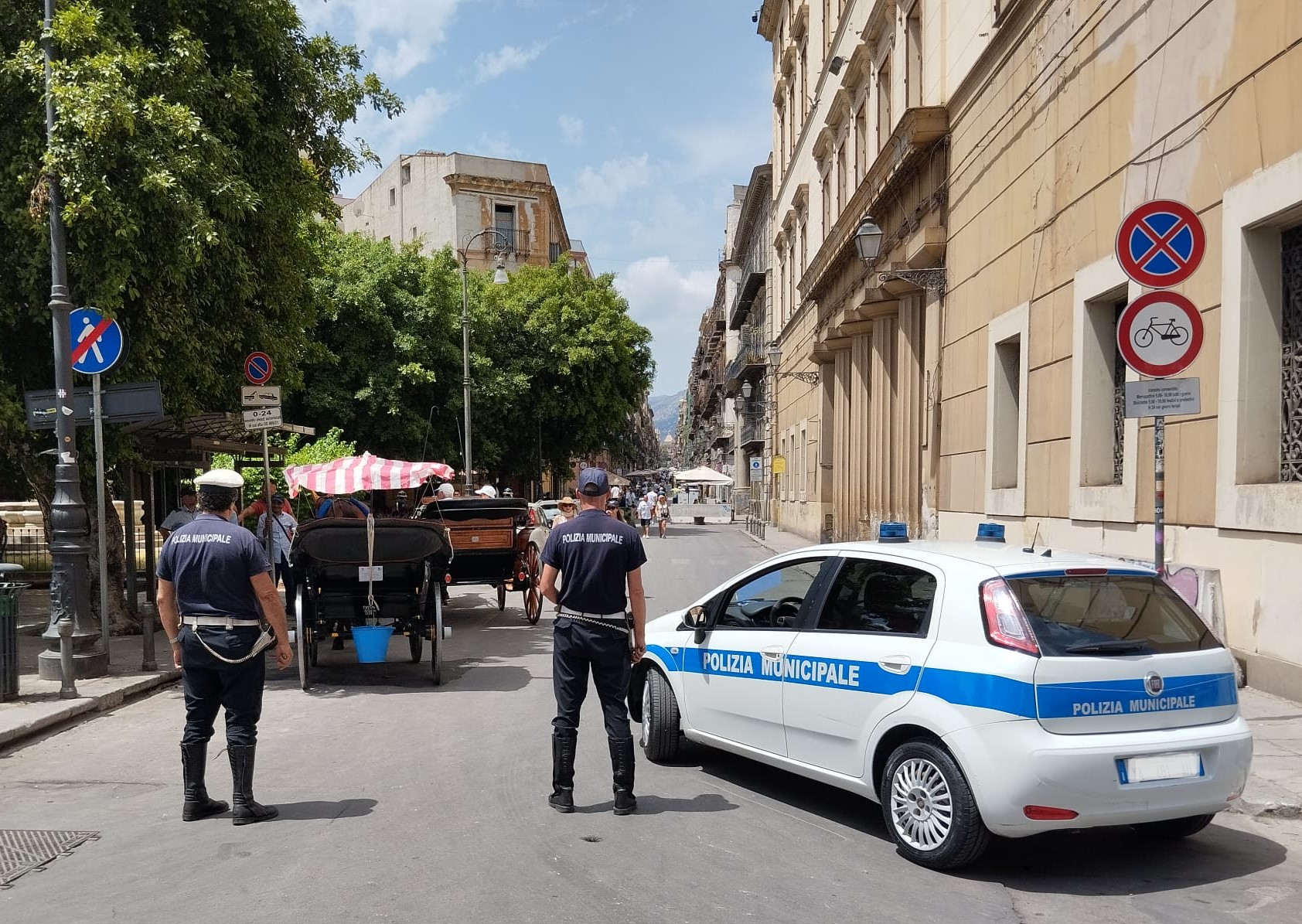 Sequestrate a Palermo tre carrozze abusive, continua la lotta contro gli “gnuri”