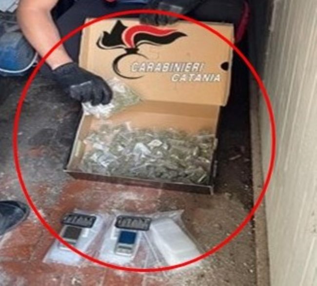 Marijuana in ogni dove, arrestato “piccolo” pusher di Paternò