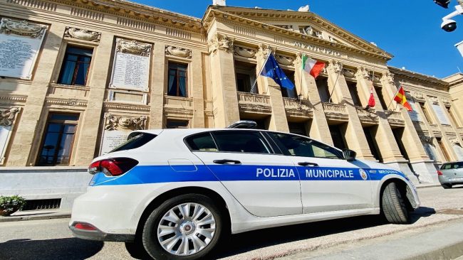 Caos Messina, commercianti aggrediscono dei poliziotti durante un controllo
