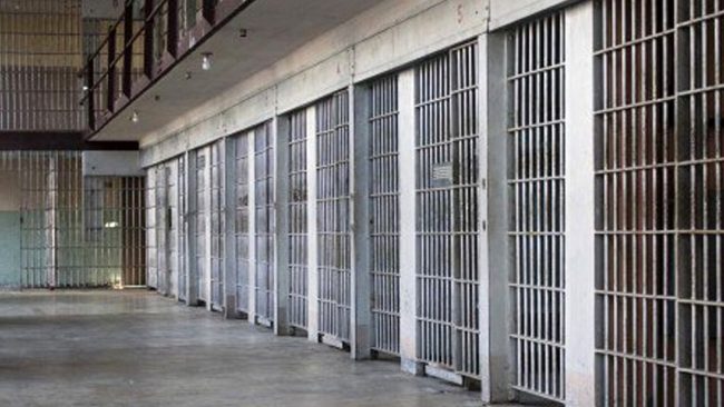 Palermo, detenuto minorenne tenta gesto estremo