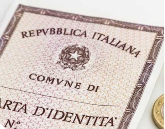 Non riesce ad ottenere la carta d’identità e distrugge con un estintore l’ufficio comunale di Villabate