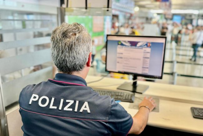 Rientra da Londra e viene arrestato per un ordine di carcerazione all’aeroporto di Catania