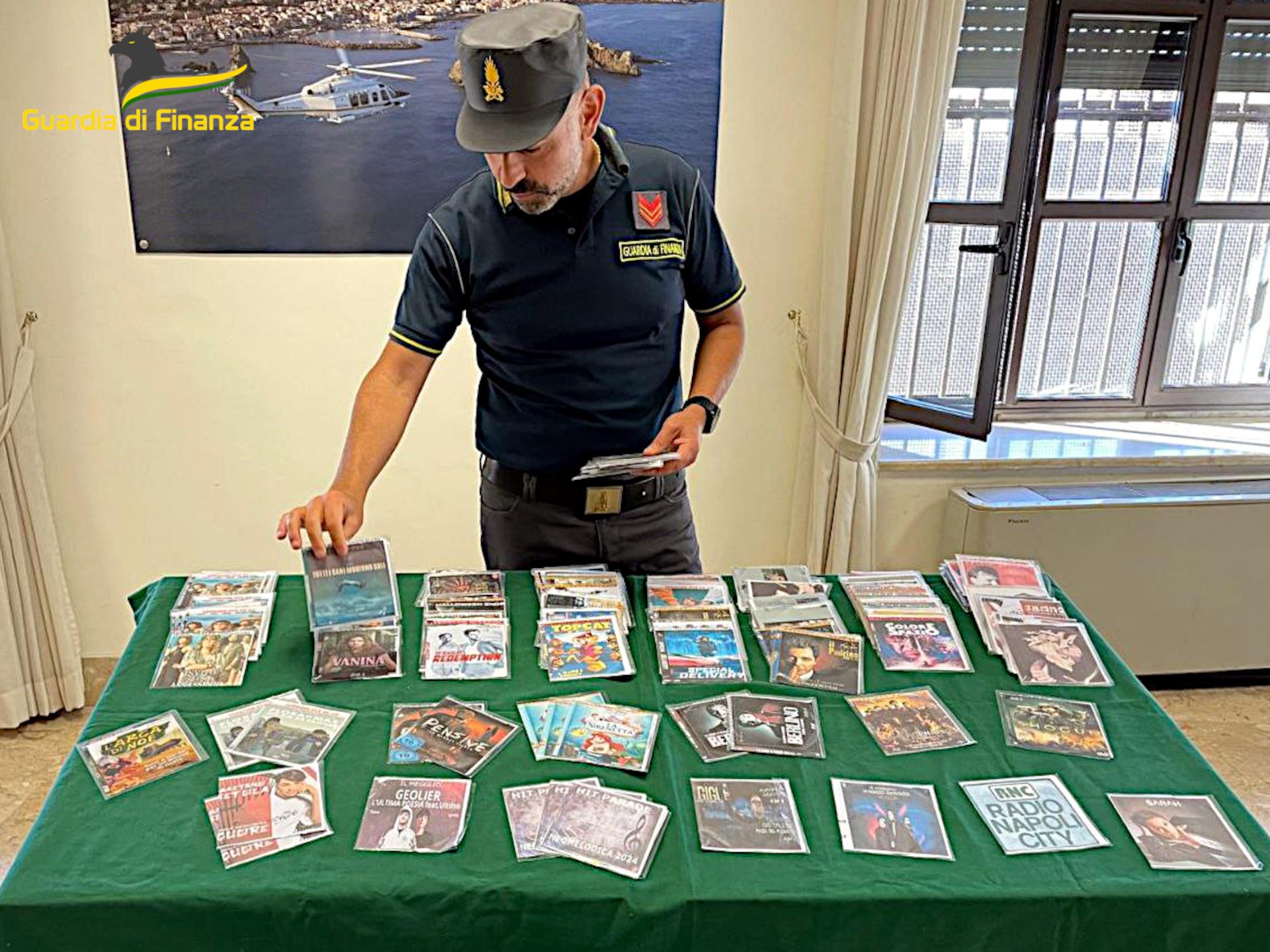 Sequestrati oltre duemila cd e dvd contraffatti, denunciato un catanese