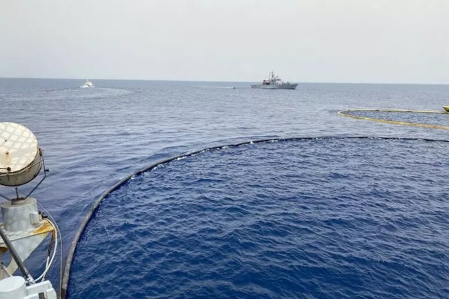 Esercitazione anti-inquinamento nel golfo di Palermo
