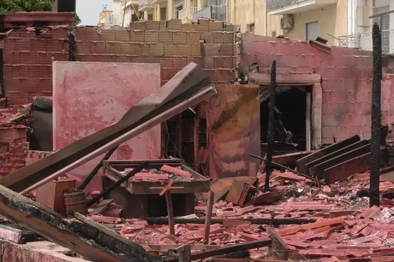 Incendio ristorante “Al Porticello” di Sciacca, al via la bonifica per la presenza di amianto