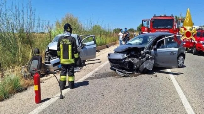 Violento scontro frontale lungo il tratto Comiso-Santa Croce Camerina: 5 feriti, uno grave