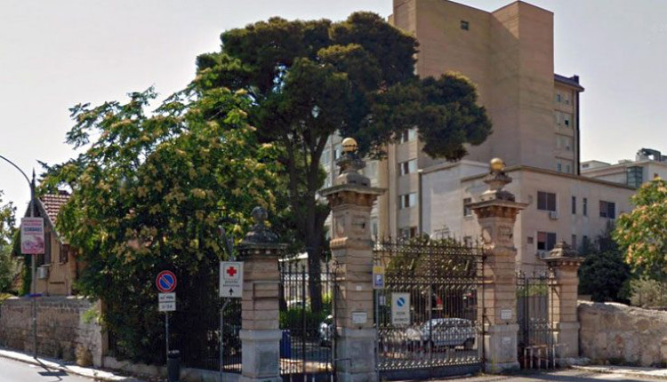 Incidente sul lavoro a Palermo, operaio schiacciato da autocompattatore